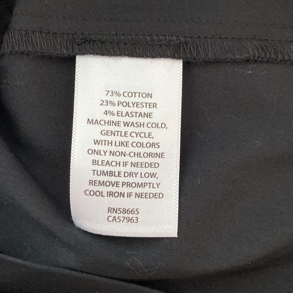 Halogen button front blouse long sleeve button cuffs. Cute ties at neck. Small
C - Picture 6 of 8